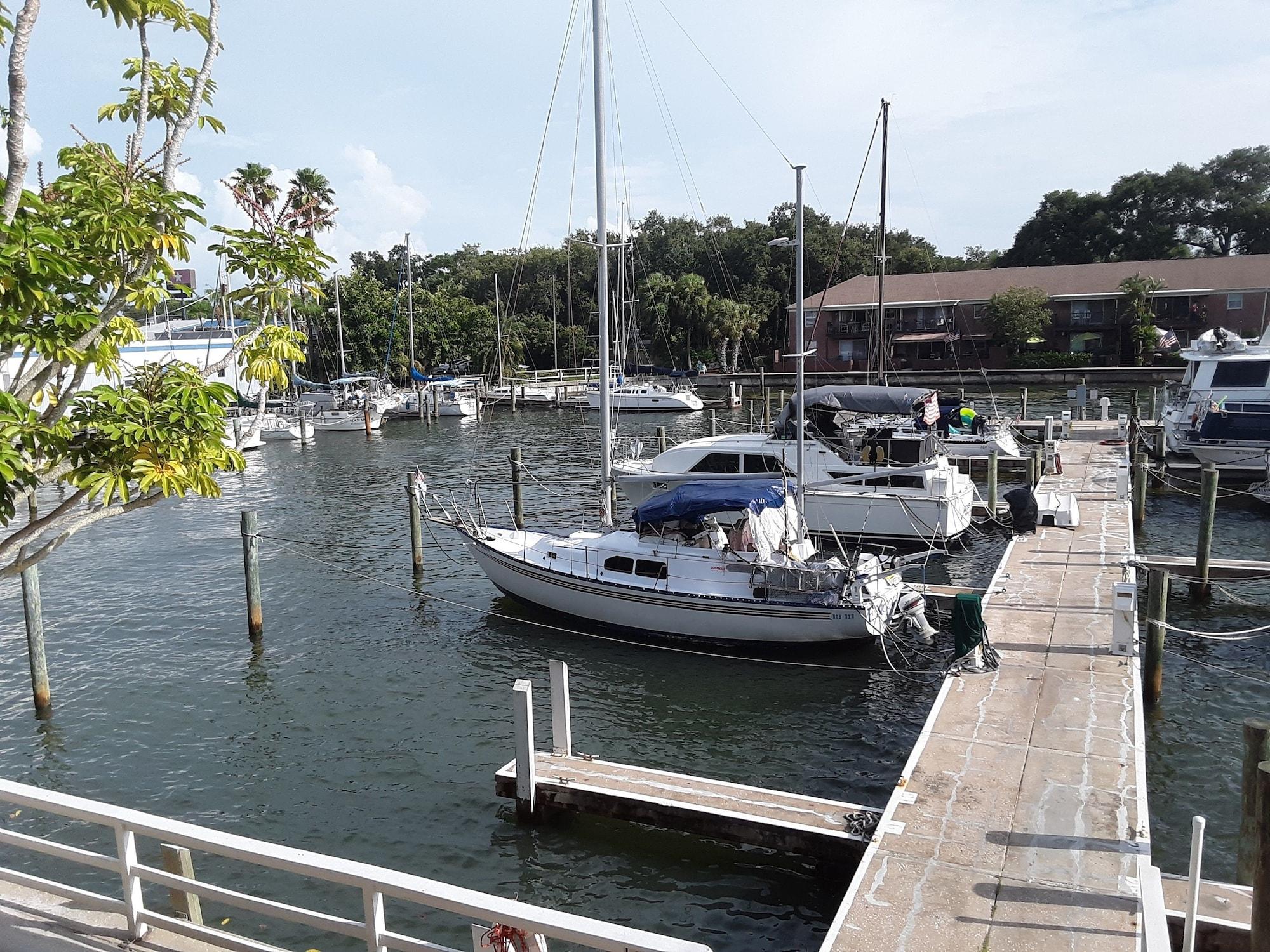 Magnuson Hotel Marina Cove St. Petersburg Exterior photo