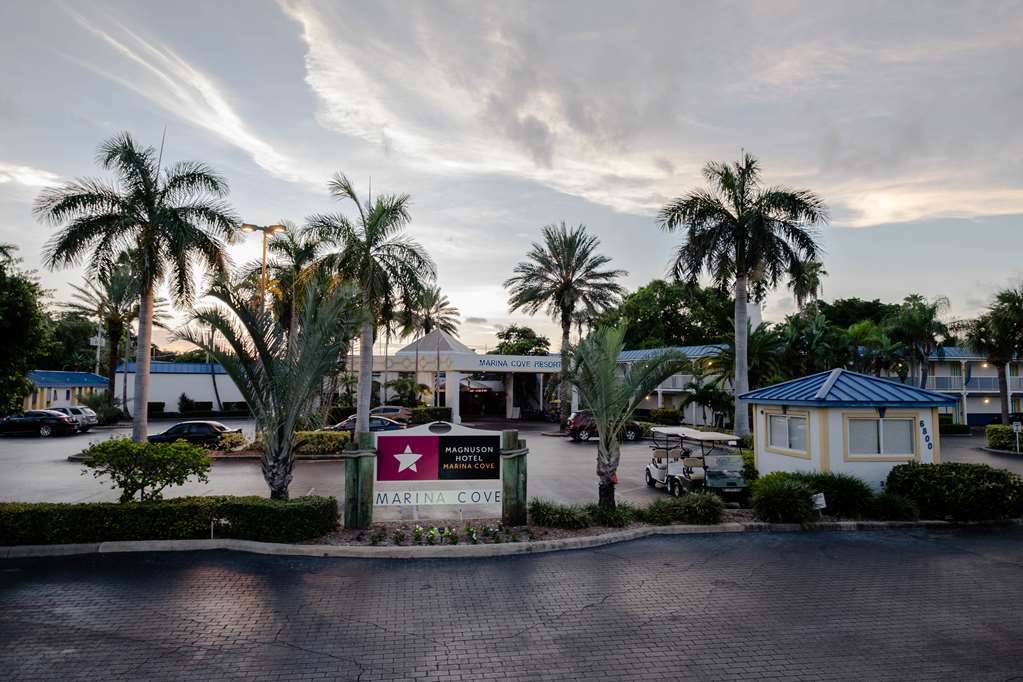 Magnuson Hotel Marina Cove St. Petersburg Exterior photo