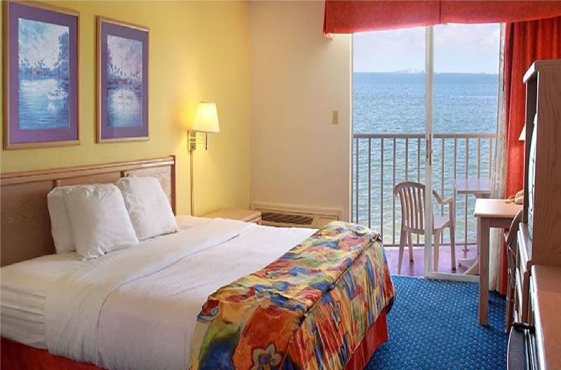 Magnuson Hotel Marina Cove St. Petersburg Exterior photo